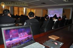 民勤实业公司机关全体职工观看内蒙古阿拉善盟第八届文艺汇演录像